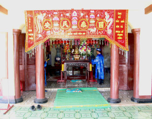 ĐẢNG ỦY- HĐND- UBND- UBMTTQ VIỆT NAM PHƯỜNG HÀNG GÒN  ĐẾN DÂNG HƯƠNG TẠI LỄ KỲ YÊN ĐÌNH THẦN TÂN PHONG