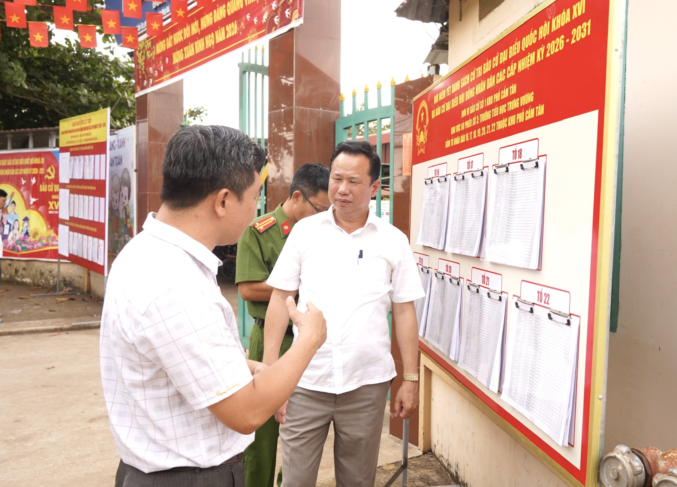ĐỒNG CHÍ NÔNG THANH TUẤN- BÍ THƯ ĐẢNG ỦY, CHỦ TỊCH HĐND, CHỦ TỊCH ỦY BAN BẦU CỬ PHƯỜNG HÀNG GÒN KIỂM TRA CÔNG TÁC CHUẨN BỊ BẦU CỬ ĐẠI BIỂU QUỐC HỘI VÀ HĐND CÁC CẤP NHIỆM KỲ 2026-2031TRÊN ĐỊA BÀN PHƯỜNG.